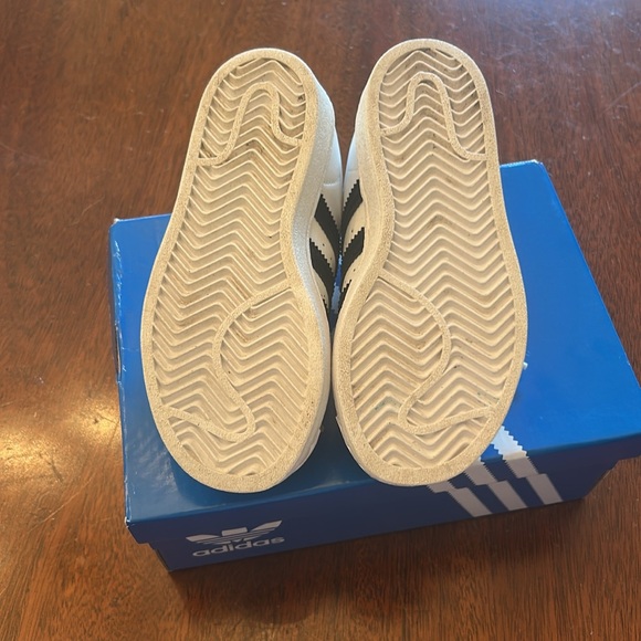 Toddlers Adidas Superstar Athletic Shoe, Black and White, Size 11K - Picture 6 of 9